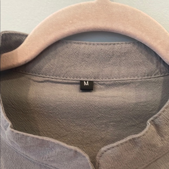 Men's Gray Button-Up Shirt medium like new - Picture 3 of 3